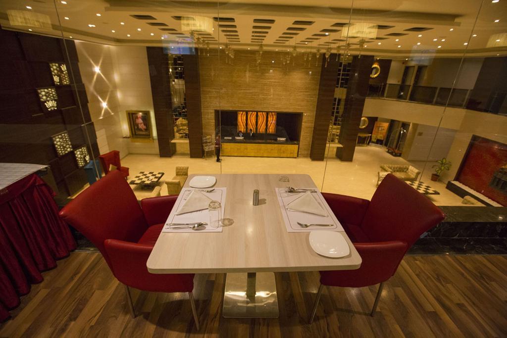 Anjushree Hotel Ujjain Exterior photo